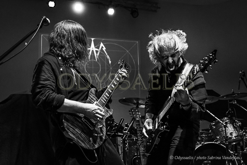 2 guitaristes du groupe MaAR face à face