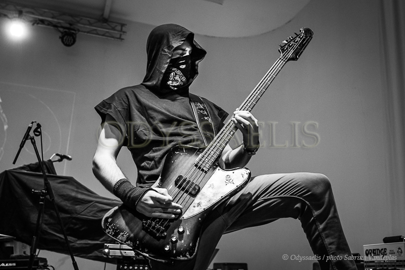 bassiste du groupe MaAR