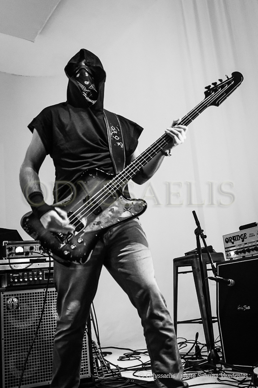 bassiste du groupe MaAR