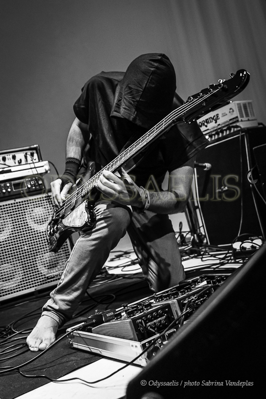 bassiste du groupe MaAR